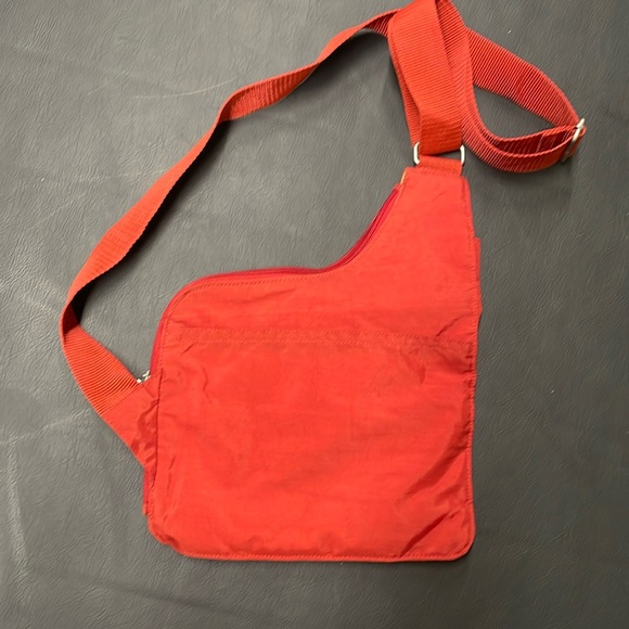 Baggallini cross-body sling bag - Picture 3 of 4